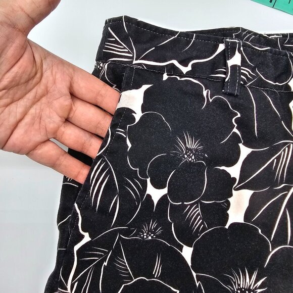 Women's Floral Print Bermuda Shorts | FMX Design Studio | Size 3 - Picture 4 of 12